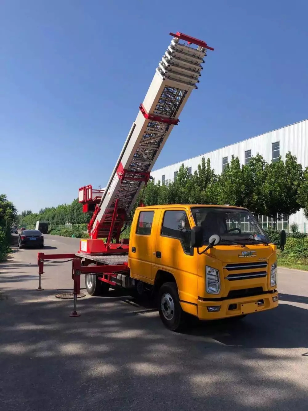 龙楼镇附近的云梯车出租服务：轻松解决高空作业需求